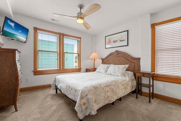 Ground Floor Queen with Private Bath