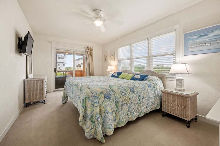 1st Floor King with Private Bath