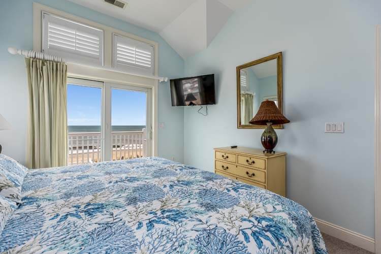 2nd Floor King with Private Bath