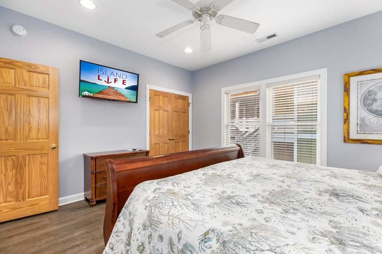 1st Floor King with Private Bath