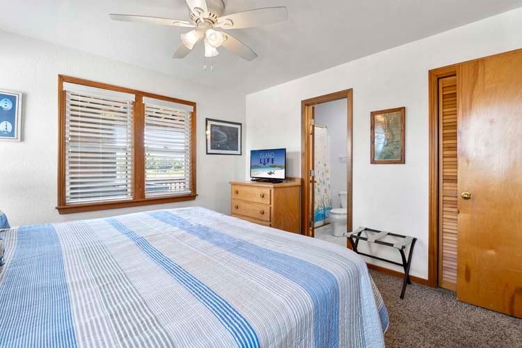 1st Floor King with Private Bath