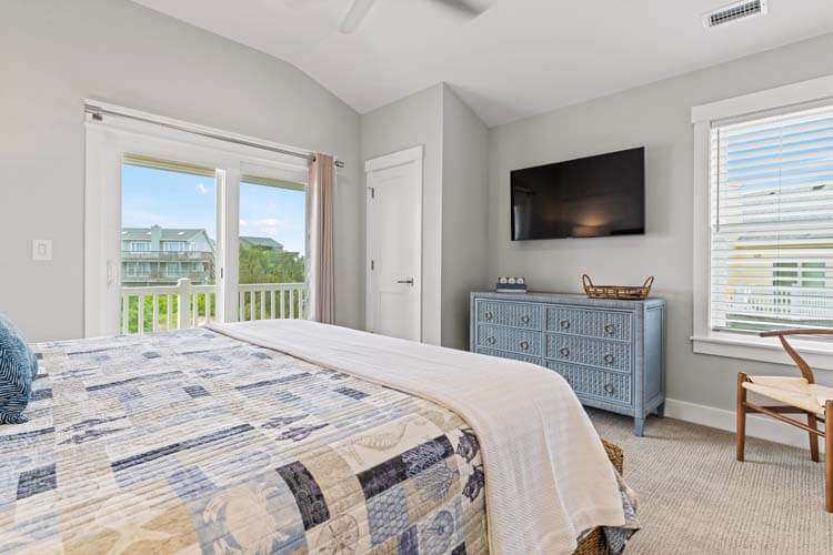 2nd Floor King with Private Bath