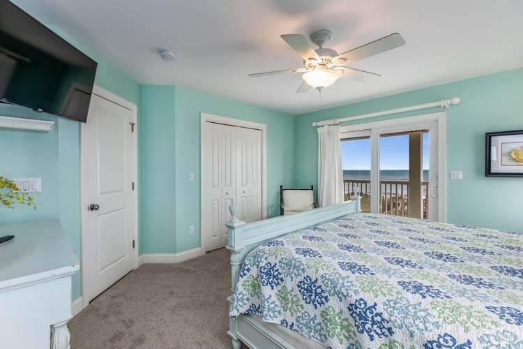 1st Floor King with Private Bath