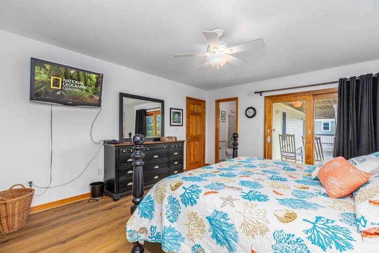 1st Floor King with Private Bath