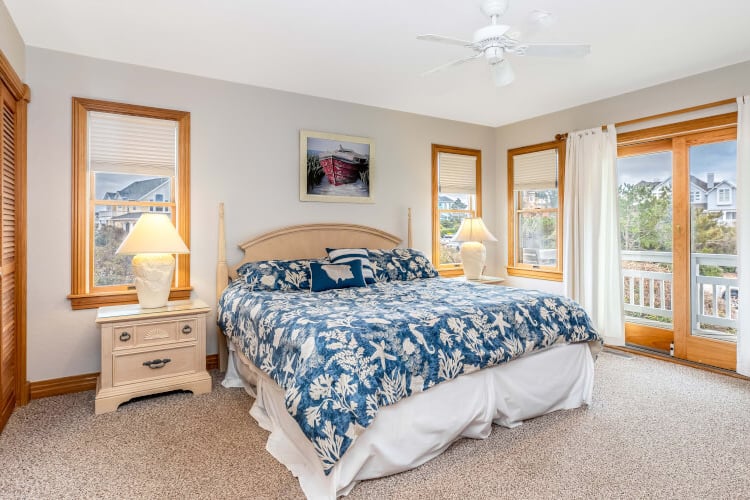 1st Floor King with Private Bath