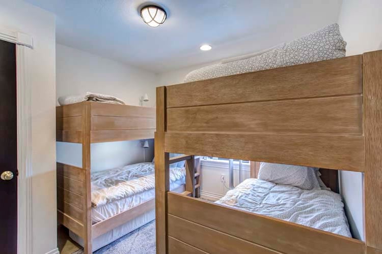 1st Floor Twin Bunks with Private Bath
