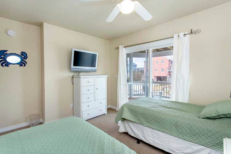 1st Floor Twins with Private Bath