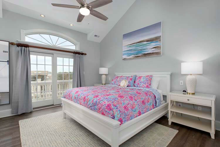 2nd Floor King with Private Bath