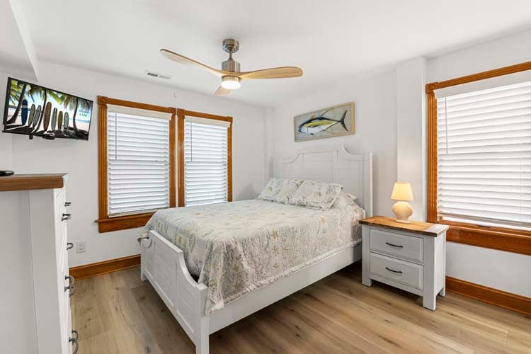 Ground Floor Queen with Private Bath