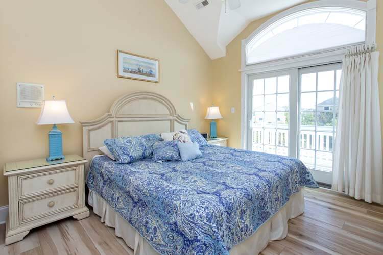 2nd Floor King with Private Bath