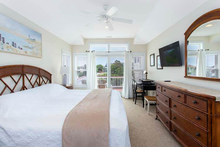 2nd Floor King with Private Bath and Deck