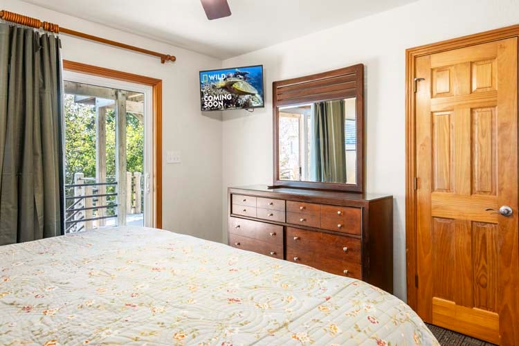 1st Floor King with Private Bath