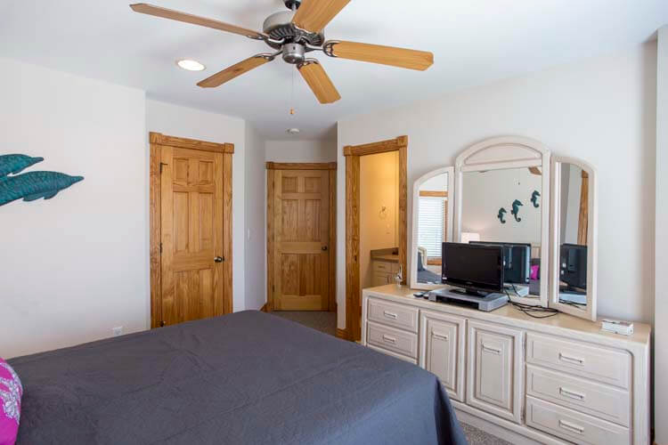 1st Floor Queen with Private Bath