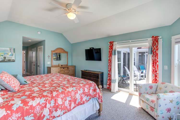 2nd Floor King with Private Bath