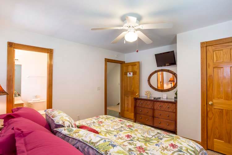 1st Floor King with Private Bath