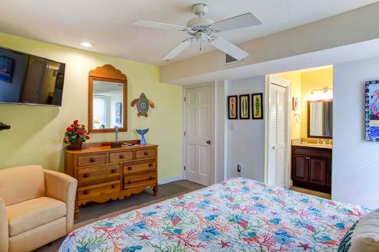 1st Floor King with Private Bath