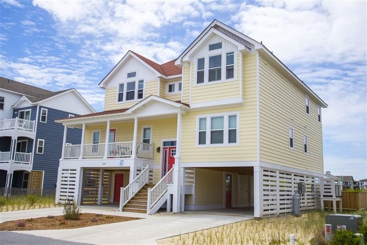 5 BR : 5.2 BA in COROLLA