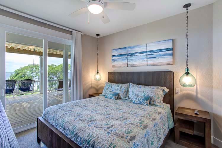 1st Floor King with Private Bath