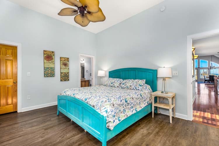 2nd Floor King with Private Bath