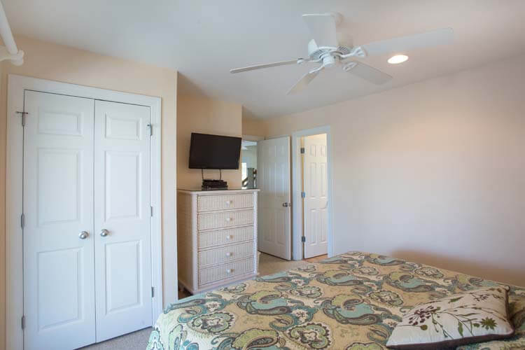 1st Floor King with Private Bath