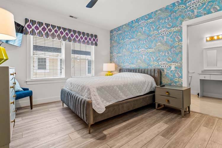 1st Floor Queen with Private Bath