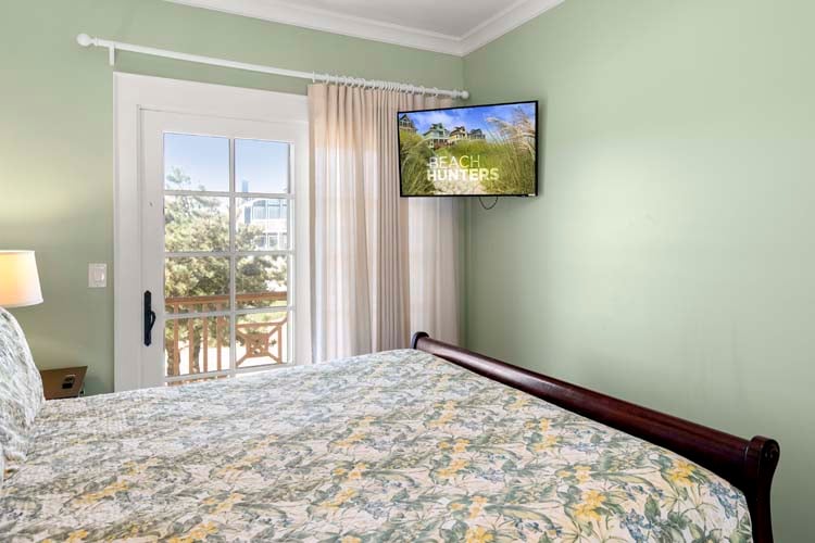 1st Floor King with Private Bath