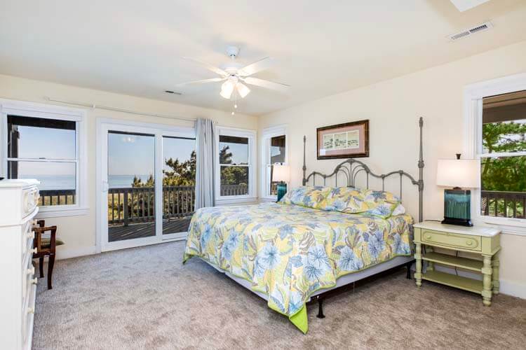 1st Floor King with Private Bath