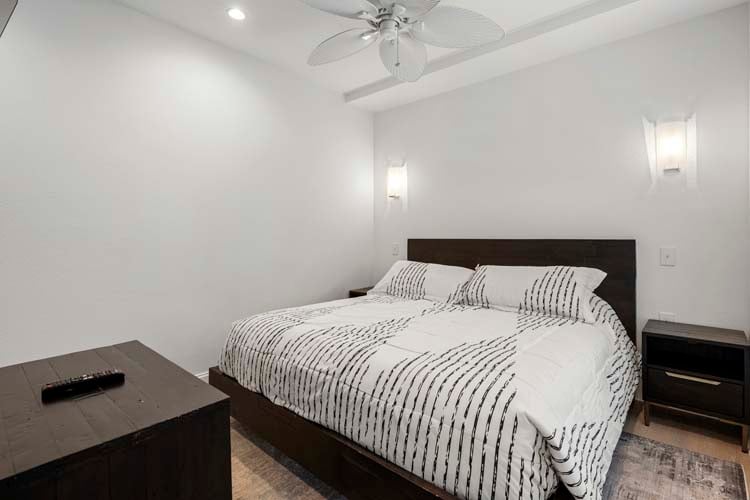 1st Floor King with Private Bath (11)