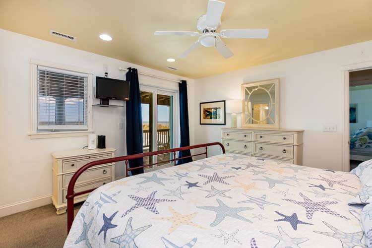 1st Floor King with Private Bath