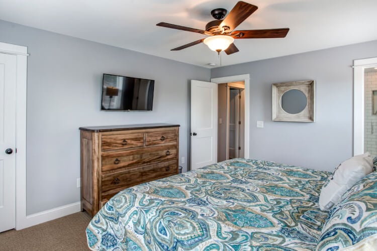 1st Floor King with Private Bath