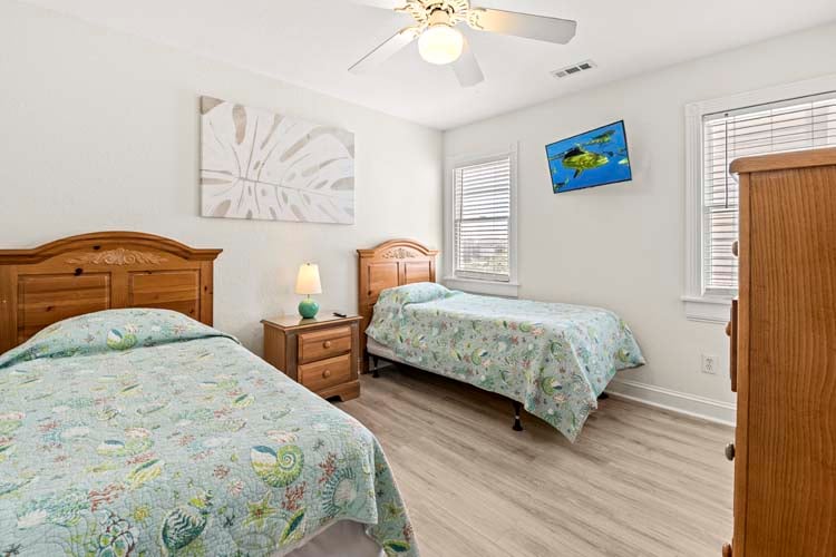 1st Floor Twins Bedroom