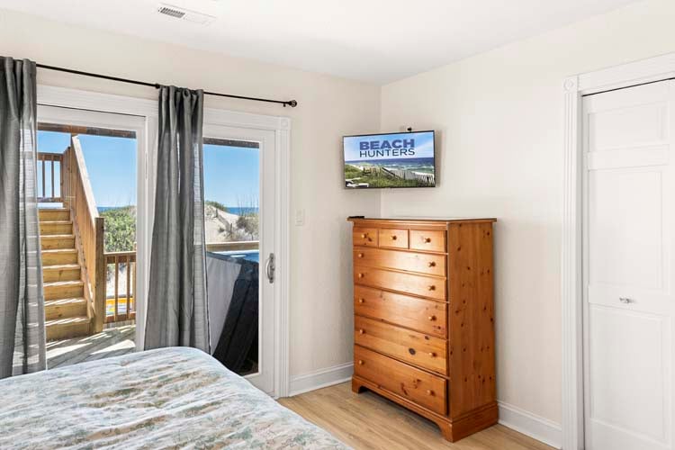 1st Floor King with Private Bath