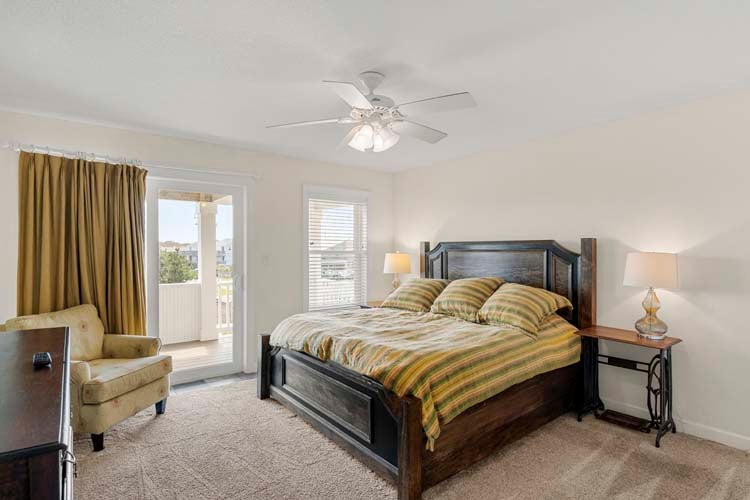 1st Floor King with Private Bath