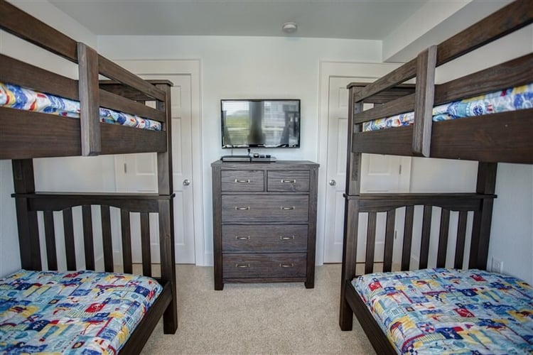 1st Floor Twin Bunks Bedroom