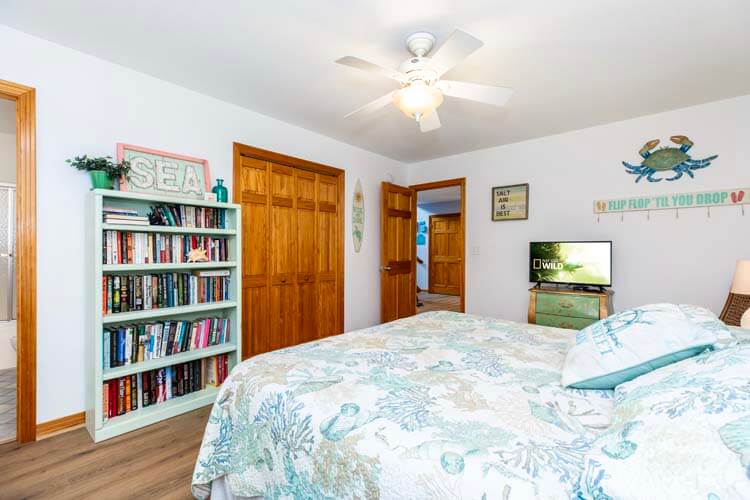 1st Floor King with Private Bath