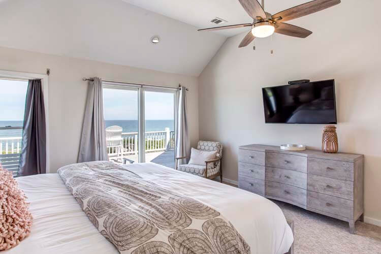 2nd Floor King with Private Bath