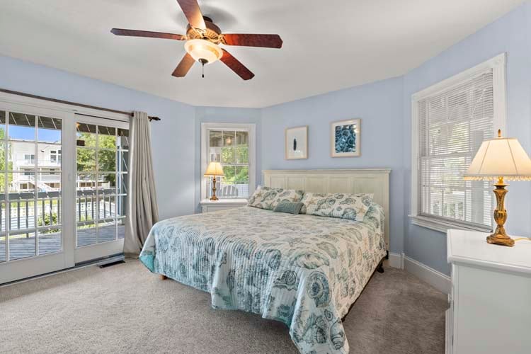 1st Floor King with Private Bath