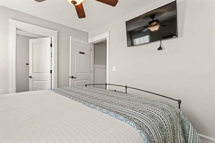 Ground Floor King with Private Bath