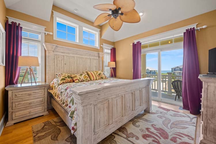 2nd Floor King with Private Bath