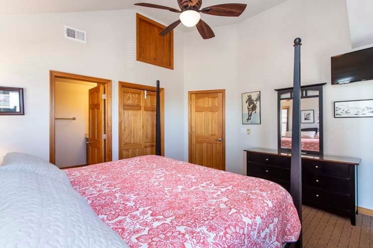 2nd Floor King with Private Bath