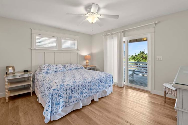 1st Floor King with Private Bath