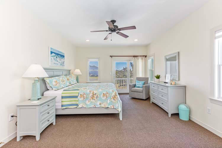 1st Floor King with Private Bath