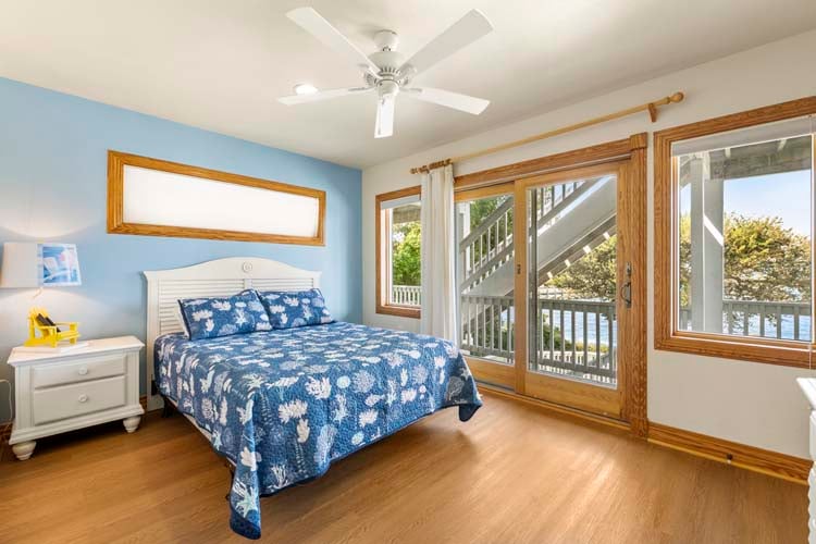 1st Floor Queen with Private Bath