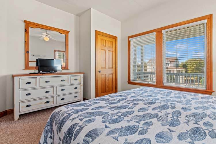 1st Floor King with Private Bath