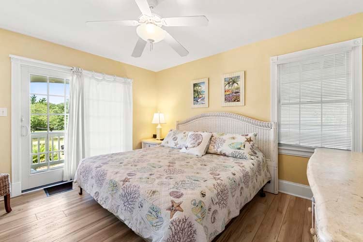1st Floor King with Private Bath