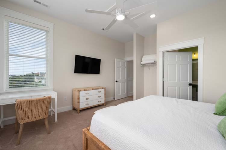 2nd Floor King with Private Bath (3)