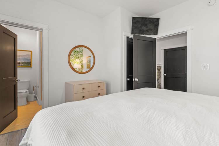 Ground Floor King with Private Bath