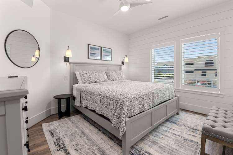 1st Floor King with Private Bath