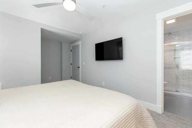 1st Floor King with Private Bath (9)