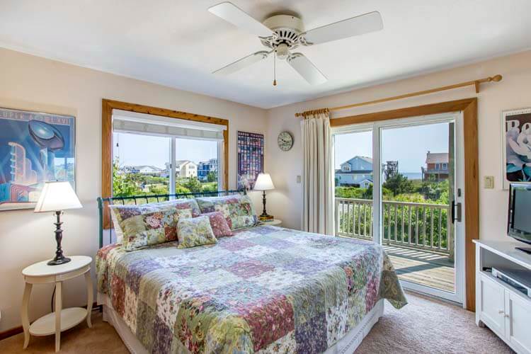 1st Floor King with Private Bath